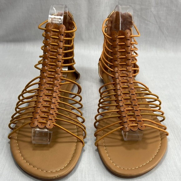 Olivia Miller Shoes - ❤️5/$25❤️ Olivia Miller Brown Sandals Size 8